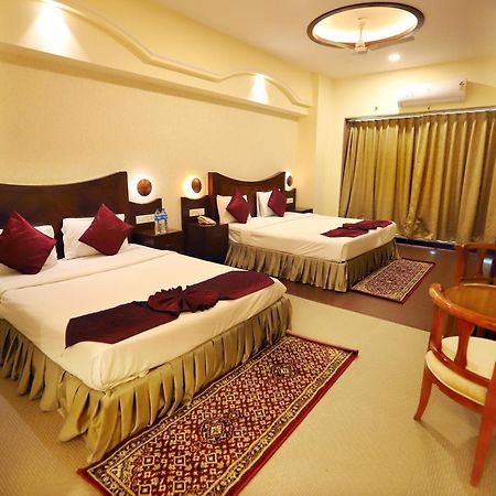 Jalsa Hotel & Banquets,印多尔 外观 照片
