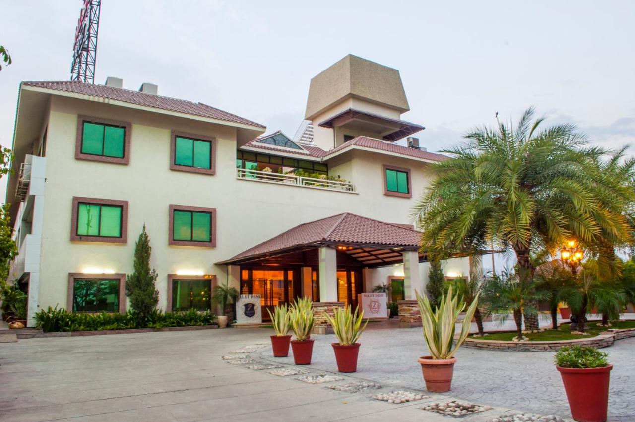 Jalsa Hotel & Banquets,印多尔 外观 照片