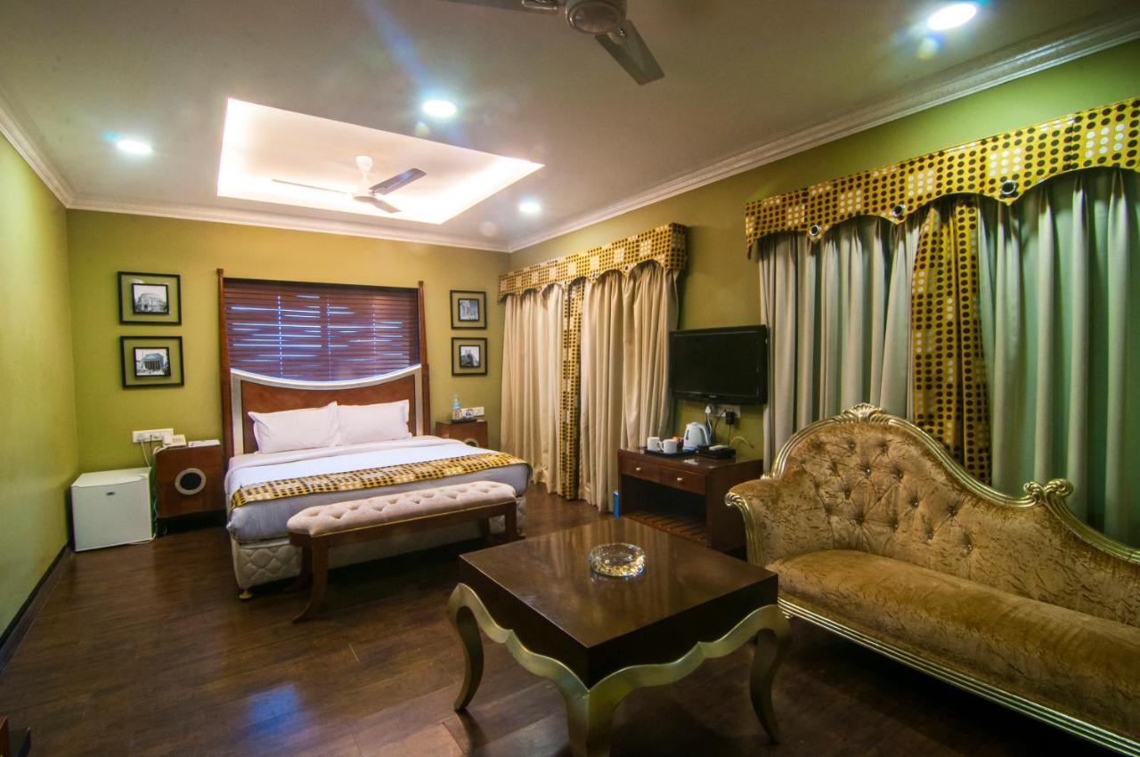 Jalsa Hotel & Banquets,印多尔 外观 照片