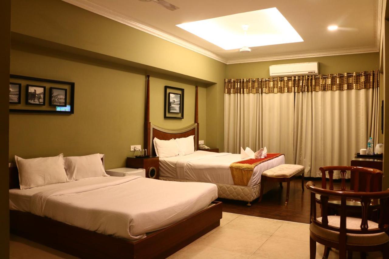 Jalsa Hotel & Banquets,印多尔 外观 照片
