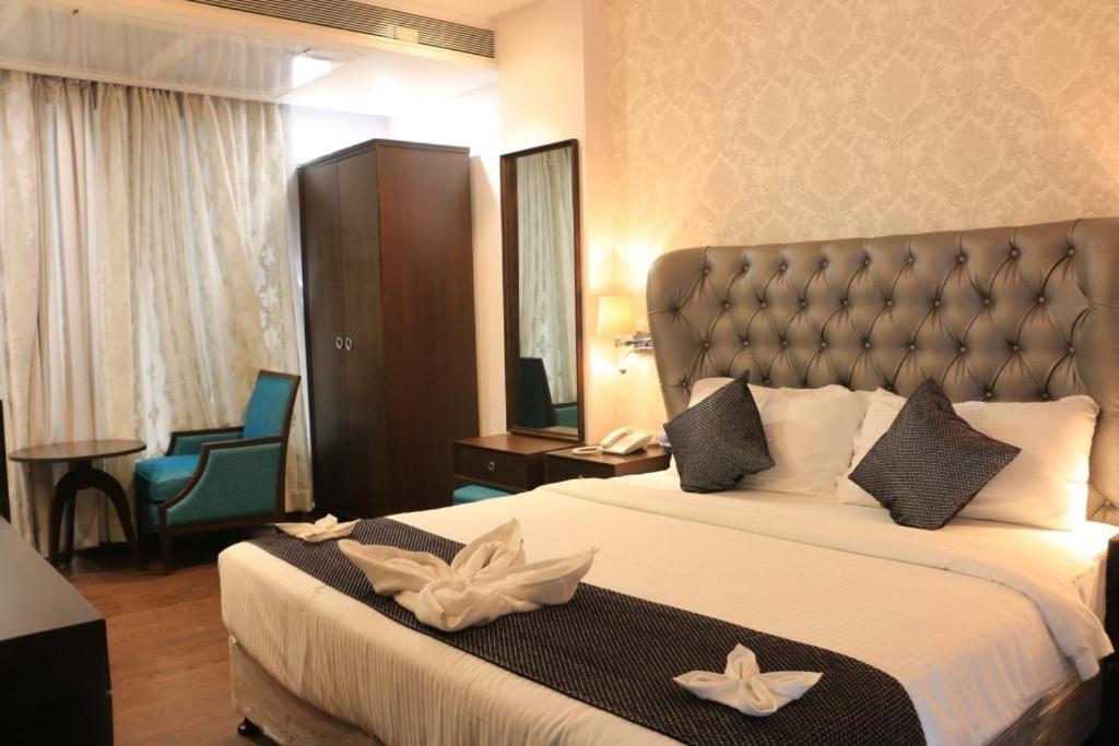 Jalsa Hotel & Banquets,印多尔 外观 照片