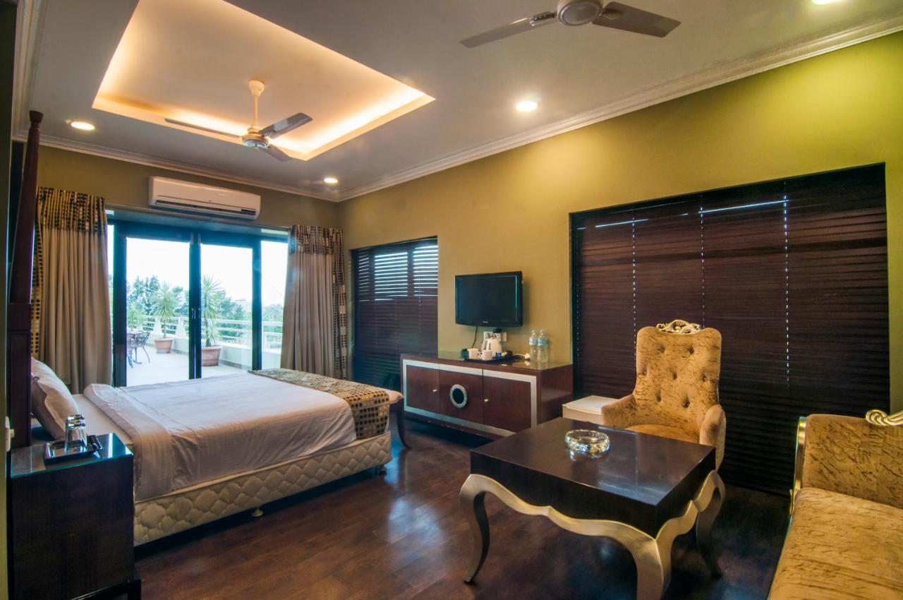 Jalsa Hotel & Banquets,印多尔 外观 照片