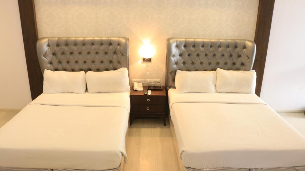 Jalsa Hotel & Banquets,印多尔 外观 照片