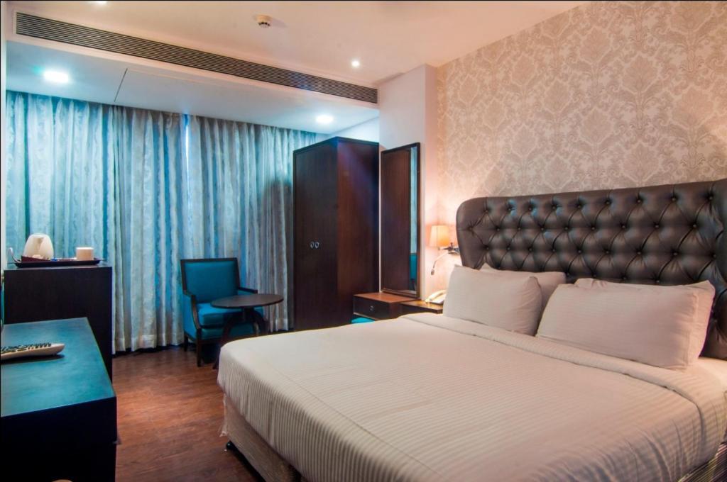 Jalsa Hotel & Banquets,印多尔 外观 照片