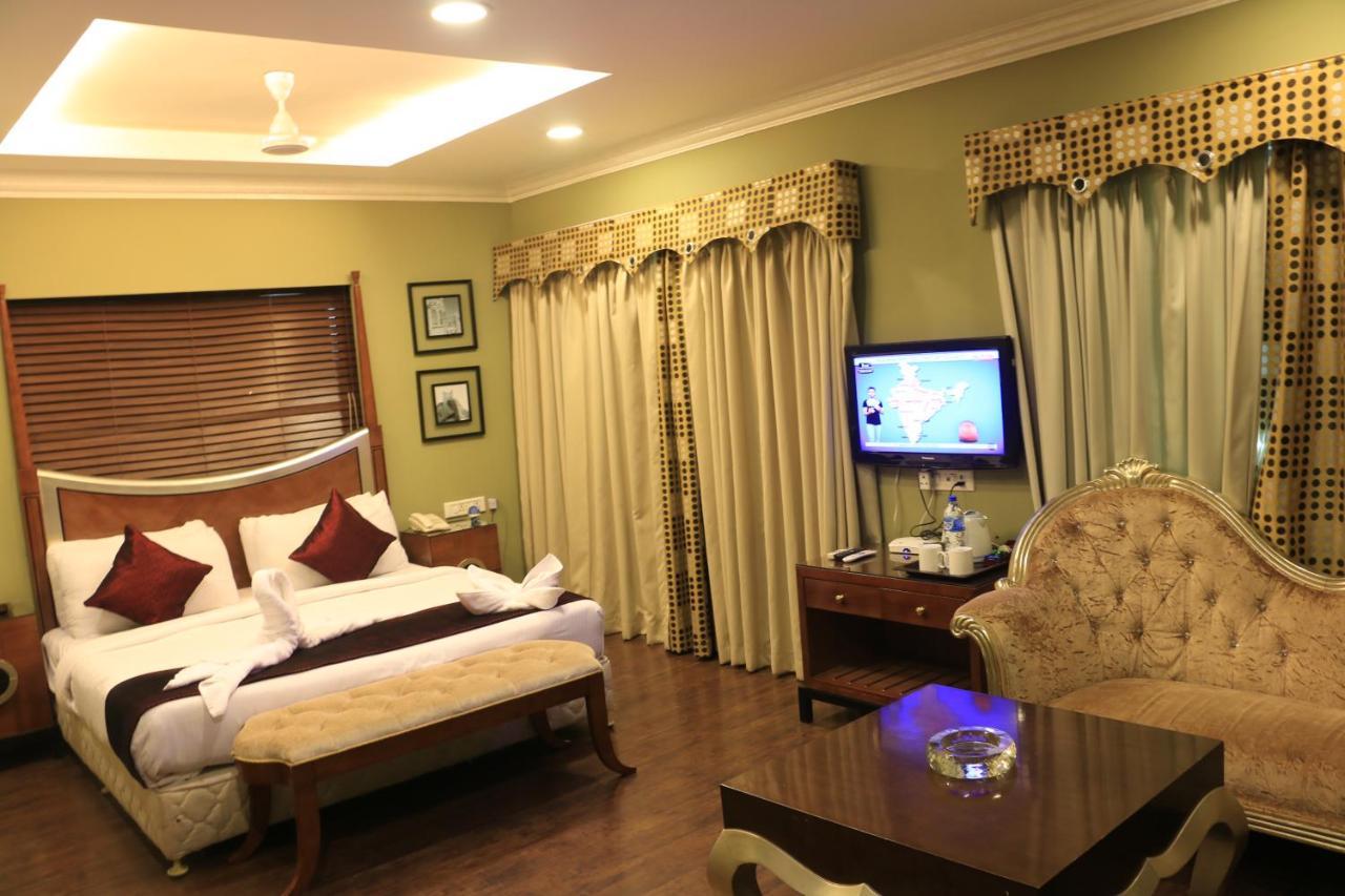 Jalsa Hotel & Banquets,印多尔 外观 照片