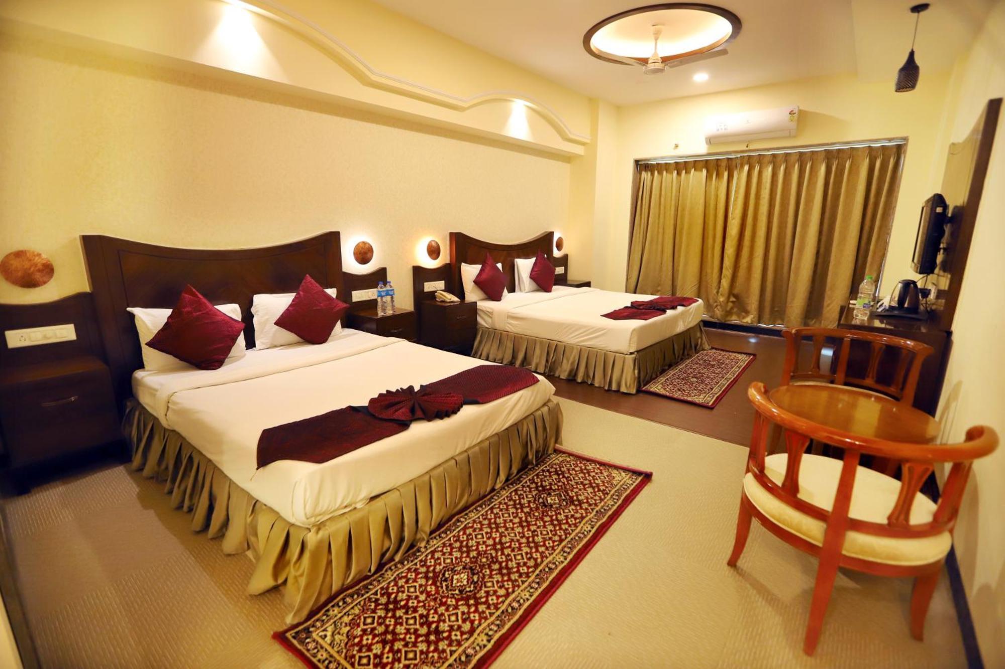 Jalsa Hotel & Banquets,印多尔 外观 照片