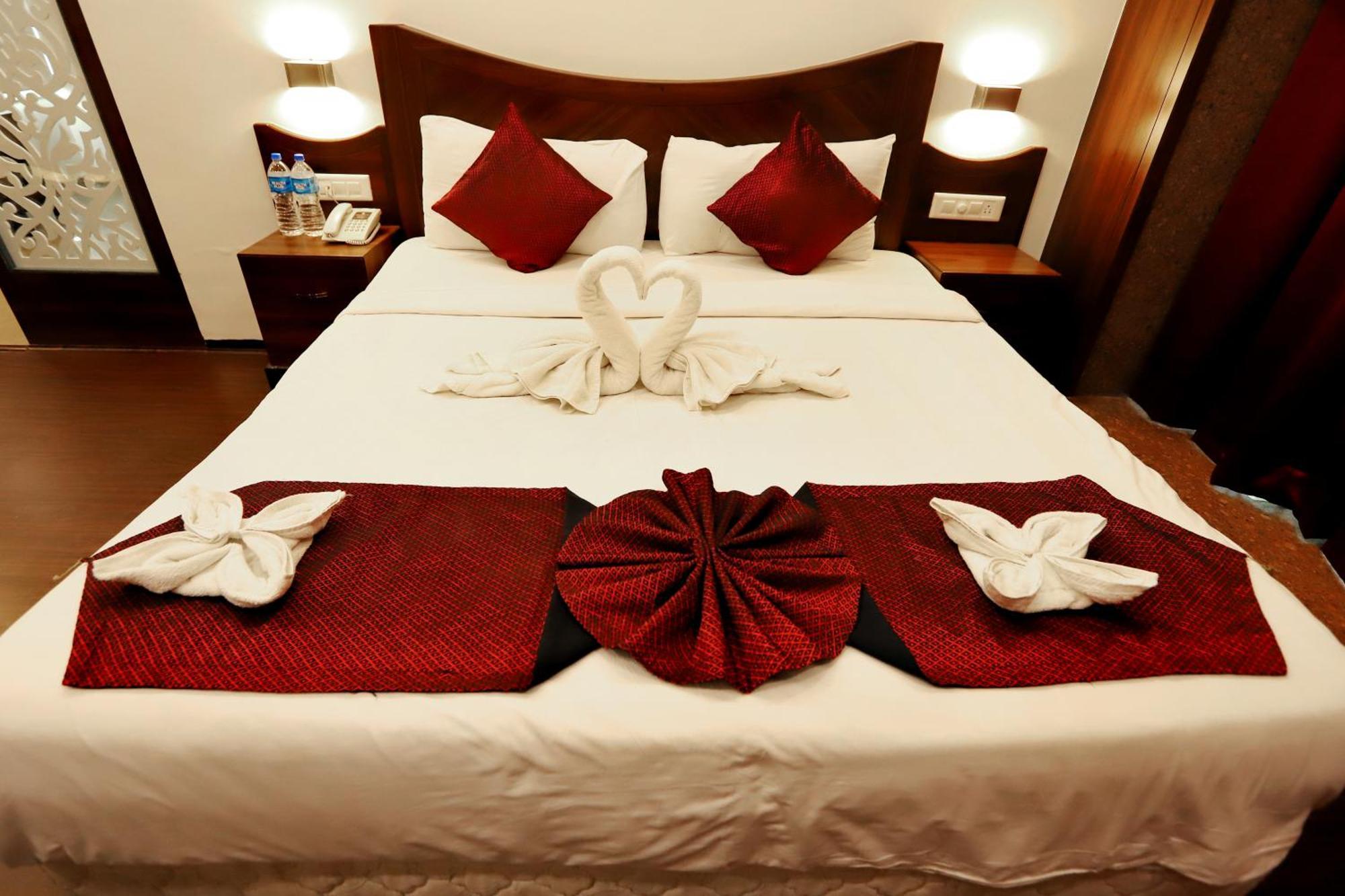 Jalsa Hotel & Banquets,印多尔 外观 照片