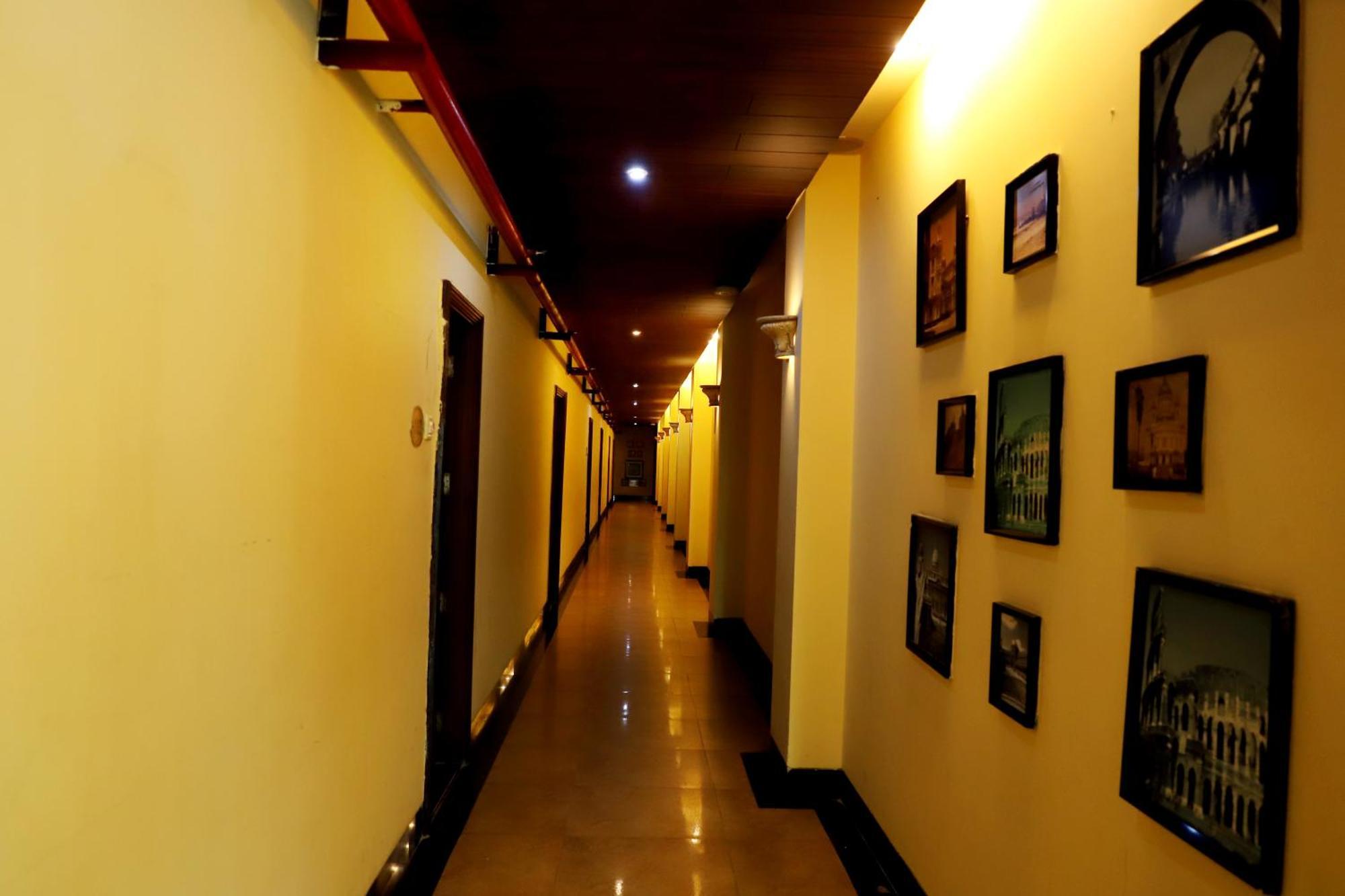 Jalsa Hotel & Banquets,印多尔 外观 照片