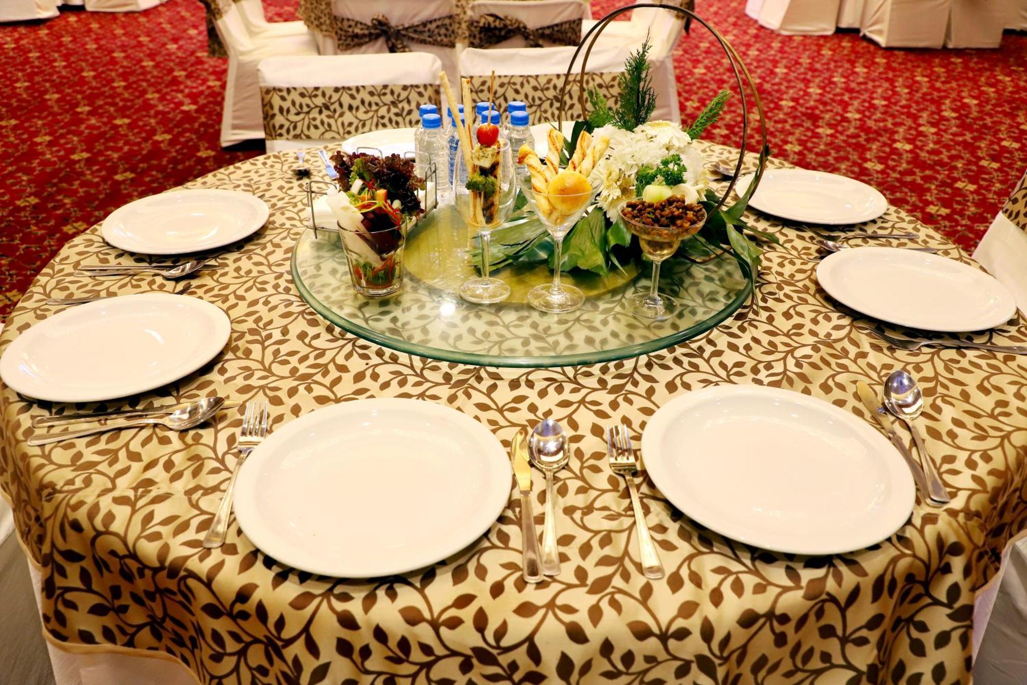Jalsa Hotel & Banquets,印多尔 外观 照片