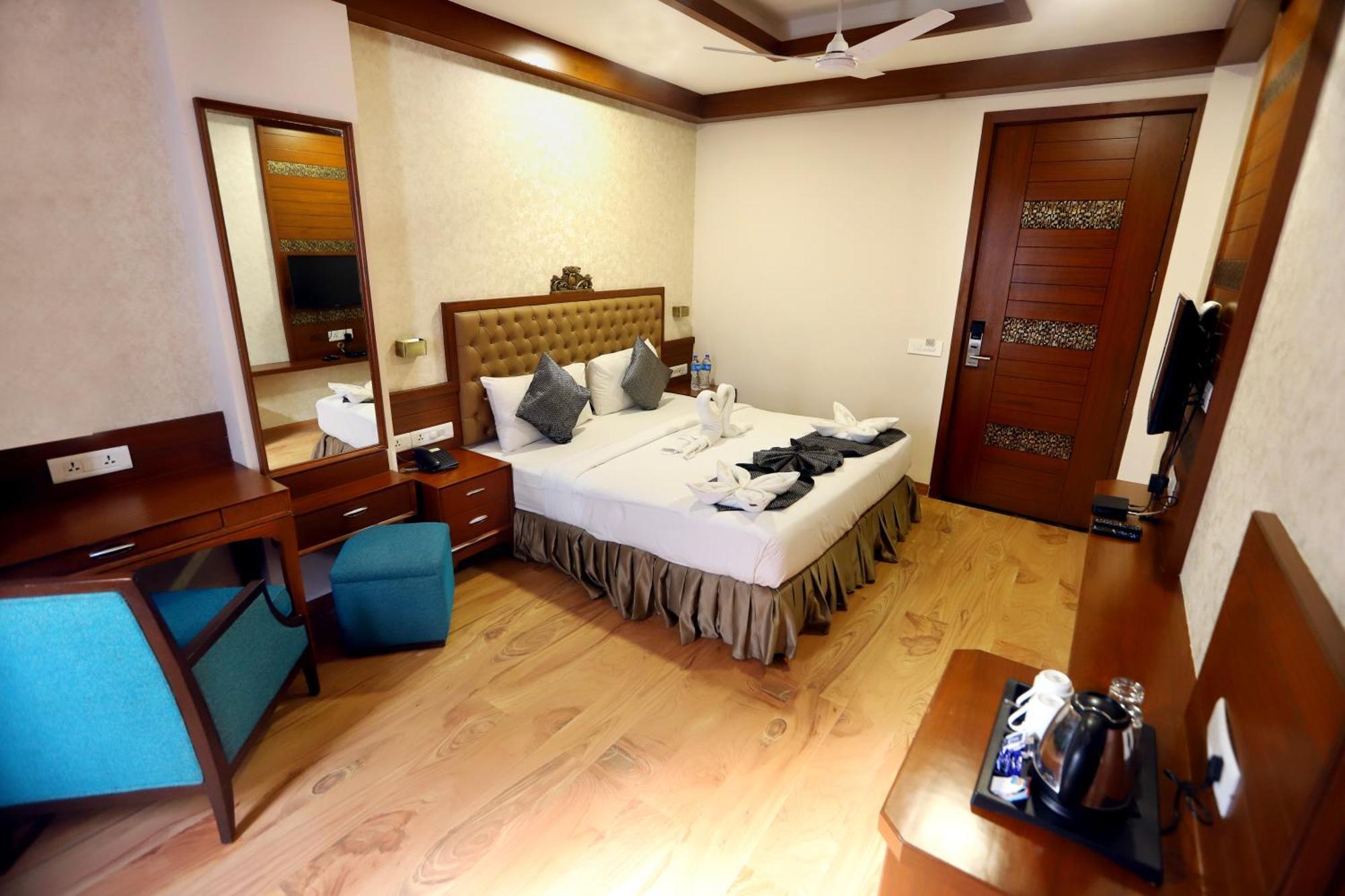 Jalsa Hotel & Banquets,印多尔 外观 照片