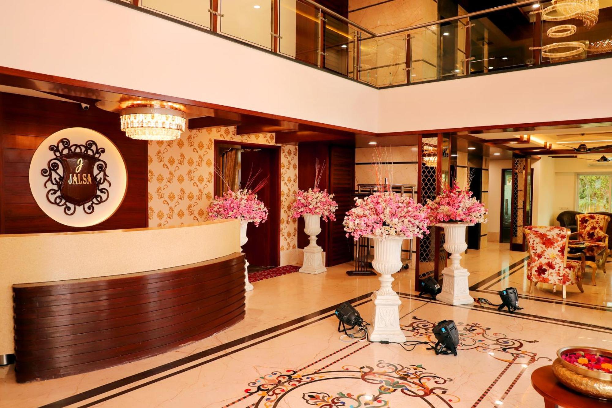 Jalsa Hotel & Banquets,印多尔 外观 照片