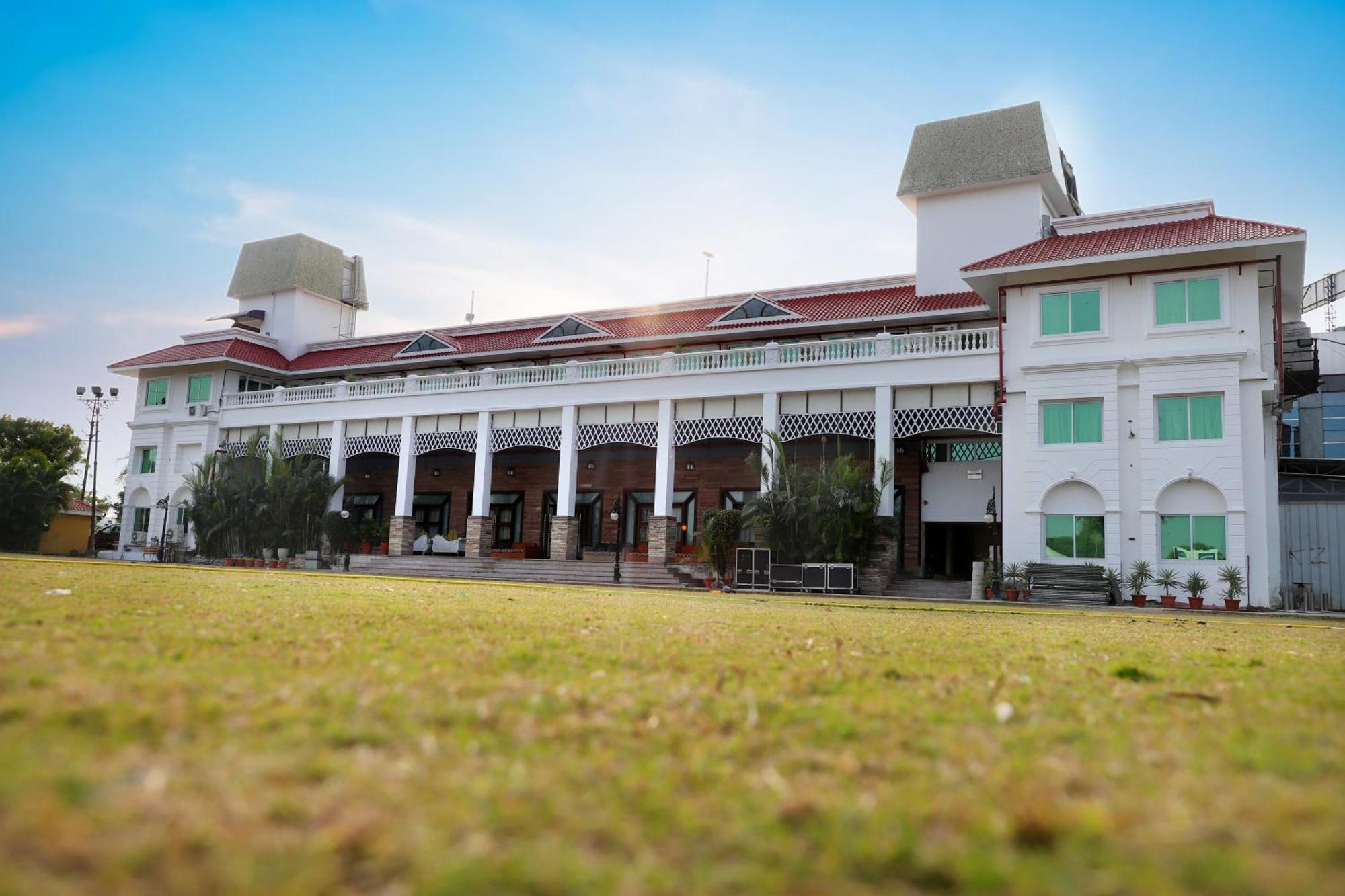 Jalsa Hotel & Banquets,印多尔 外观 照片
