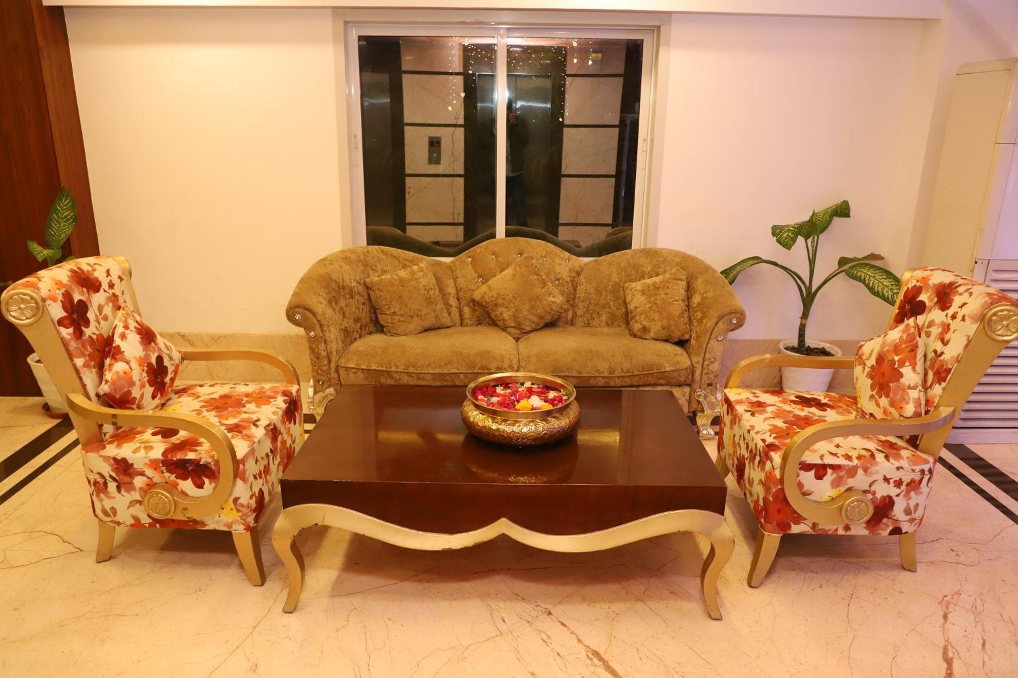 Jalsa Hotel & Banquets,印多尔 外观 照片
