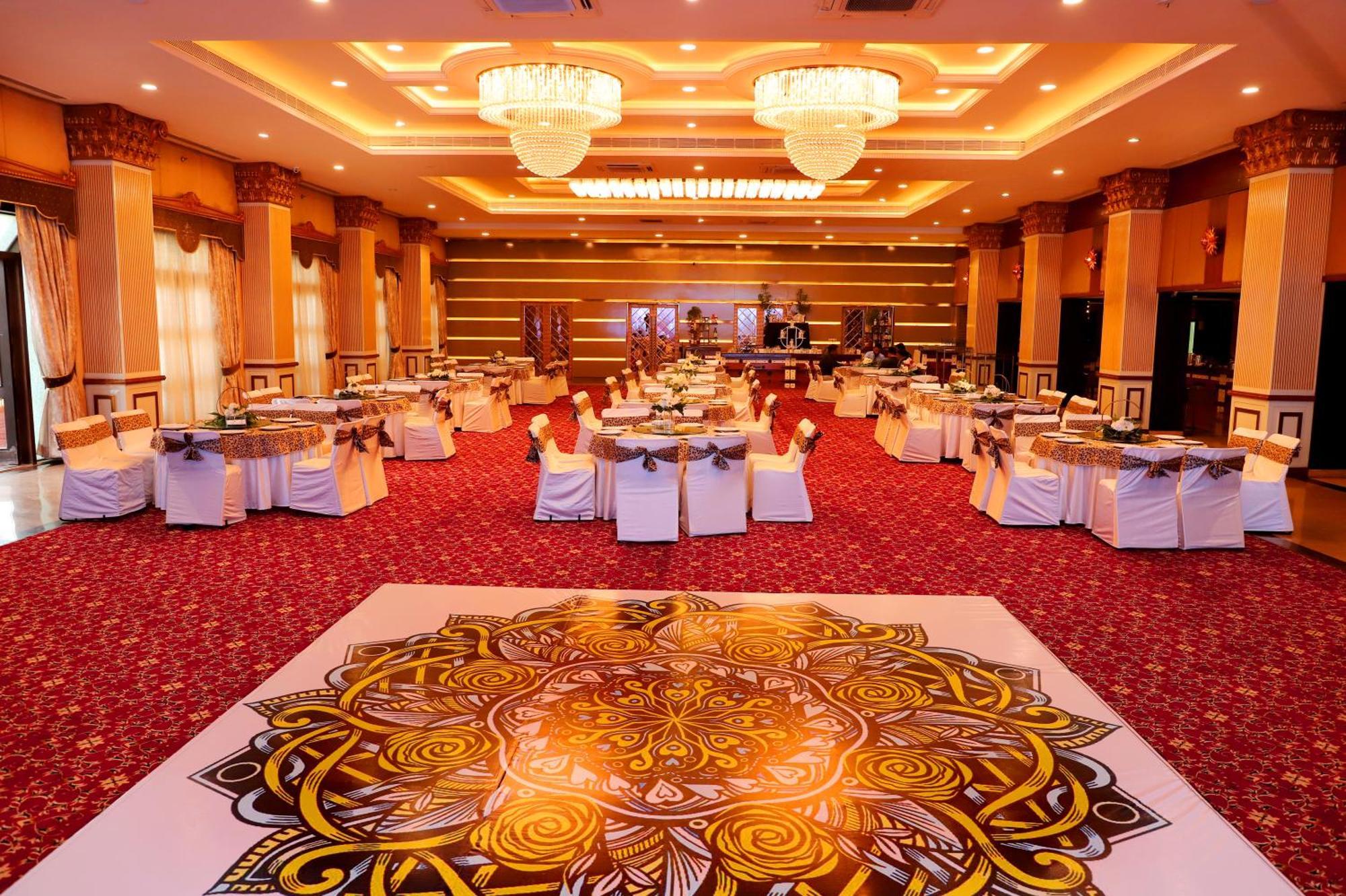 Jalsa Hotel & Banquets,印多尔 外观 照片