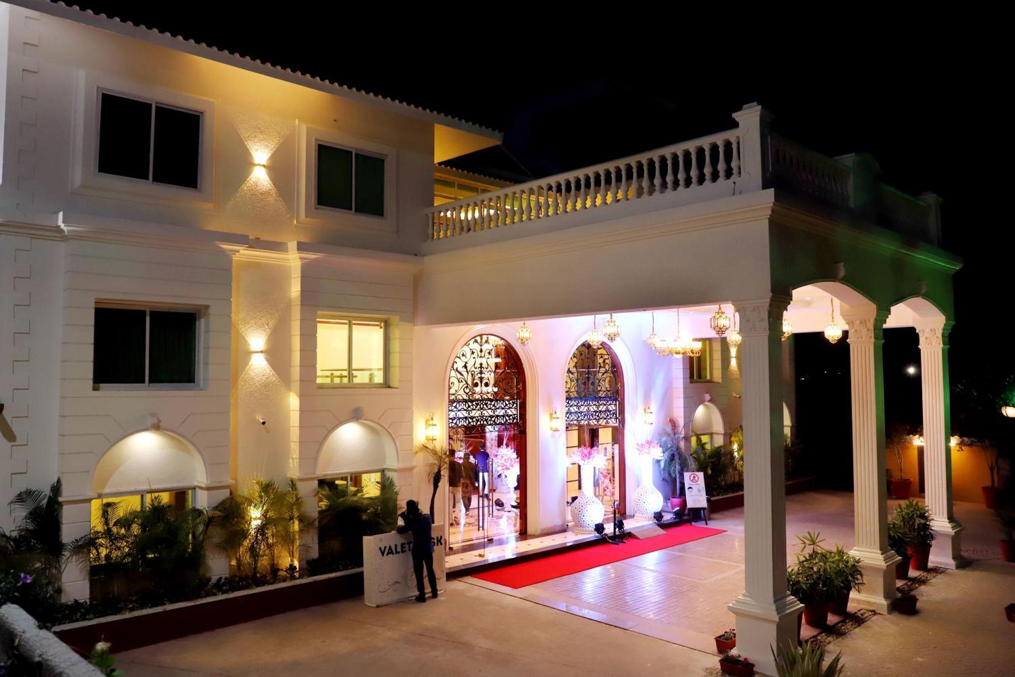 Jalsa Hotel & Banquets,印多尔 外观 照片