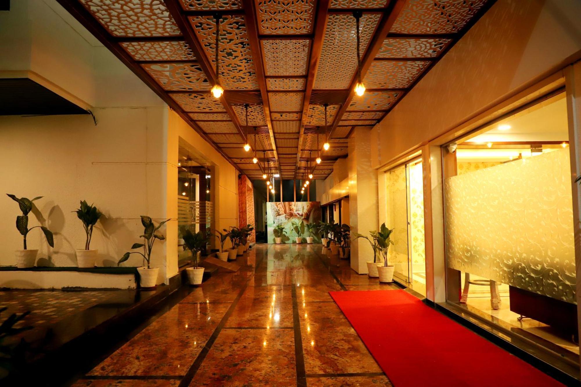 Jalsa Hotel & Banquets,印多尔 外观 照片